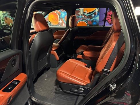 Used 2025 Lincoln Aviator Reserve AWD/4WD image 12