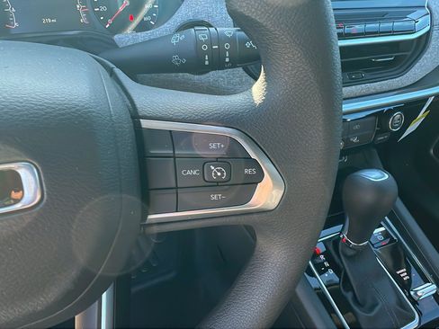 Used 2025 Jeep Compass Sport image 27