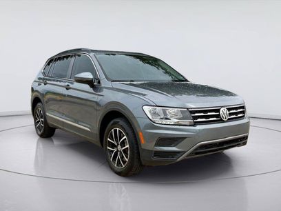 Used 2021 Volkswagen Tiguan SE w/ Panoramic Sunroof Package
