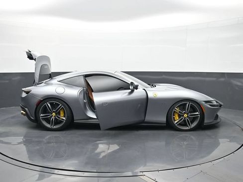 Used 2021 Ferrari Roma RWD image 27