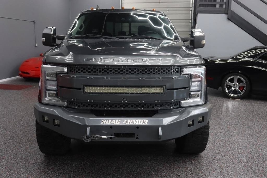 Used 2019 Ford F350 Lariat w/ Lariat Ultimate Package AWD/4WD image 3