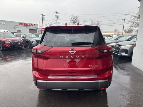 Used 2025 Nissan Rogue SL w/ Tech Package image 3