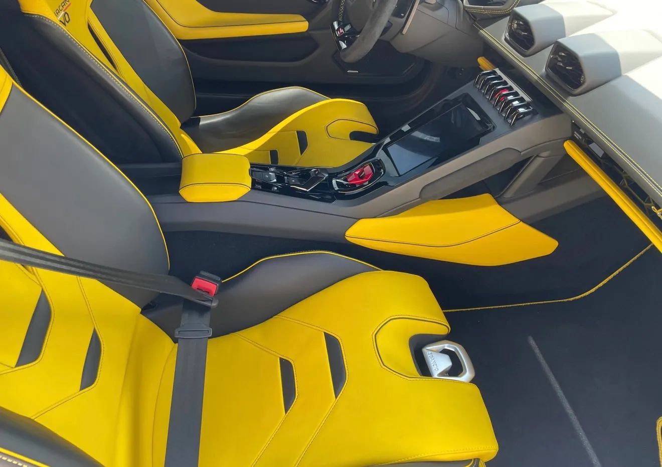 Used 2022 Lamborghini Huracan EVO AWD/4WD image 7