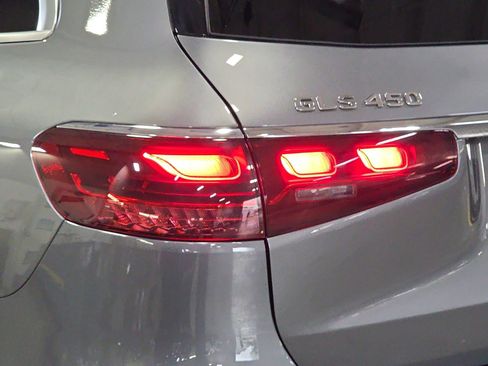 Certified 2025 Mercedes-Benz GLS 450 4MATIC image 33