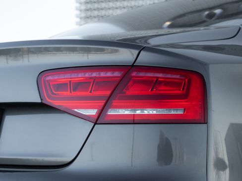 Used 2013 Audi S8 4.0T image 36