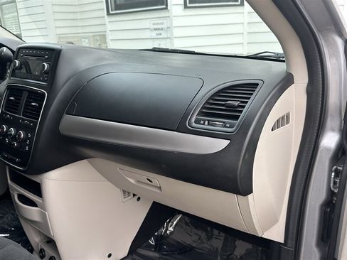 Used 2016 Dodge Grand Caravan SE w/ Quick Order Package 29E SE FWD image 41