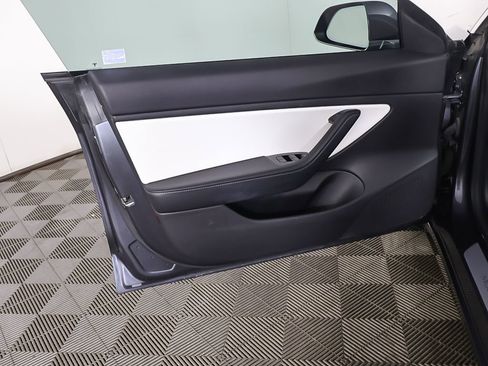 Used 2019 Tesla Model 3 Performance image 23