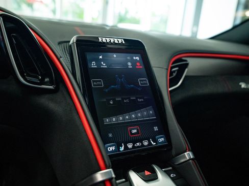 Used 2024 Ferrari Roma Spider image 39