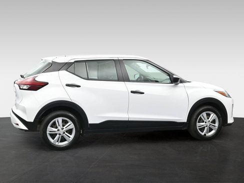 Used 2022 Nissan Kicks S FWD image 5
