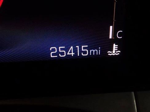 Used 2025 Chevrolet Trax LT FWD image 17