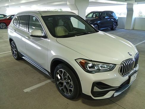Used 2021 BMW X1 xDrive28i w/ Premium Package AWD/4WD image 3