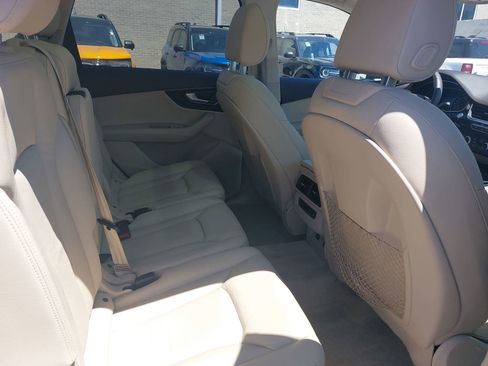 Used 2019 Audi Q7 3.0T Premium w/ Convenience Package AWD/4WD image 12