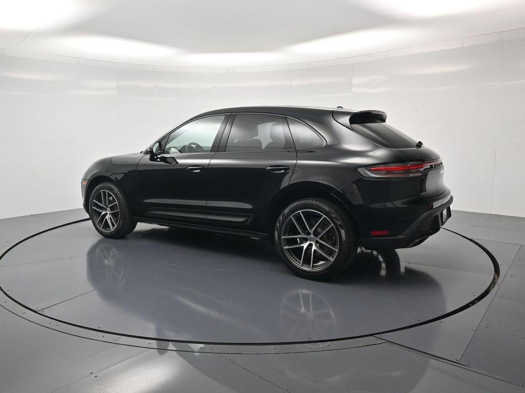 Used 2026 Porsche Macan AWD/4WD image 3