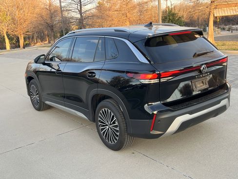 Certified 2025 Volkswagen Tiguan S image 8