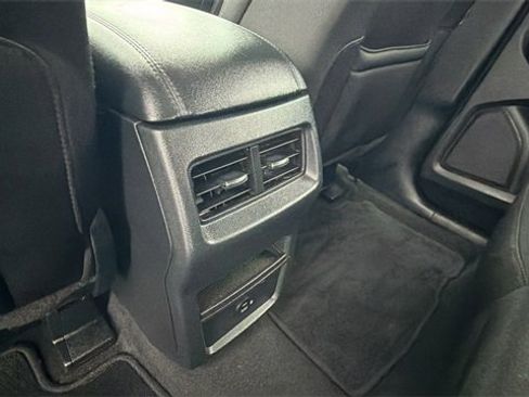 Used 2022 Ford Edge SE w/ Black Appearance Package image 17