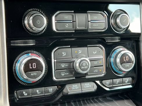 Used 2021 GMC Yukon XL Denali AWD/4WD image 34