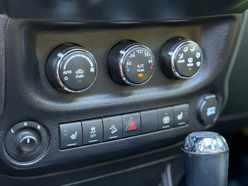 Used 2016 Jeep Wrangler Unlimited Rubicon AWD/4WD image 29