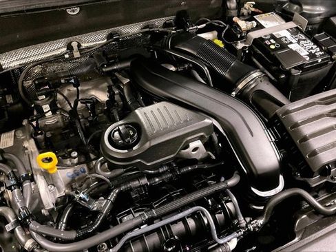 Used 2024 Volkswagen Taos SE image 31