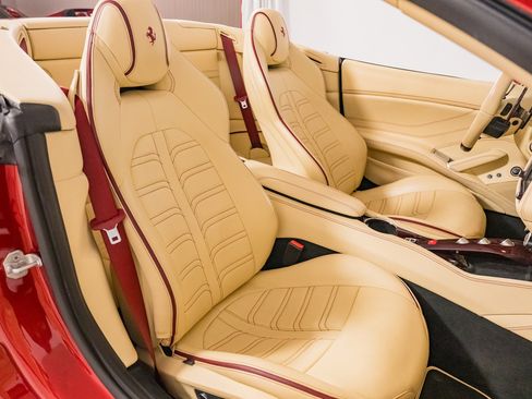 Used 2015 Ferrari California T RWD image 46