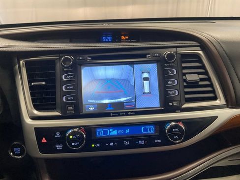 Used 2018 Toyota Highlander Limited AWD/4WD image 22