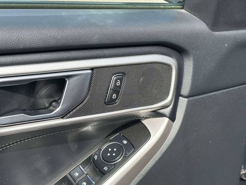 Used 2023 Ford Explorer XLT w/ Equipment Group 202A AWD/4WD image 18