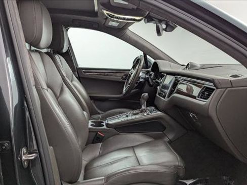 Used 2018 Porsche Macan Turbo w/ Premium Package Plus image 21