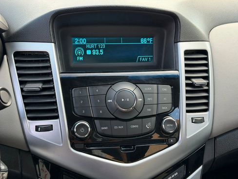 Used 2011 Chevrolet Cruze LS image 28