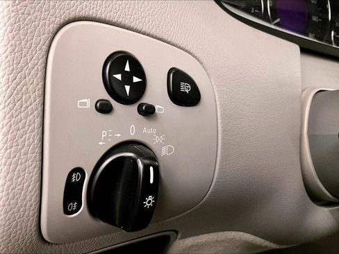 Used 2005 Mercedes-Benz CLK 320 Cabriolet image 31