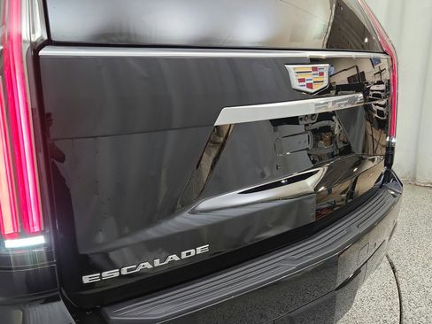 Used 2026 Cadillac Escalade Luxury w/ LPO, Floor Liner Package AWD/4WD image 32