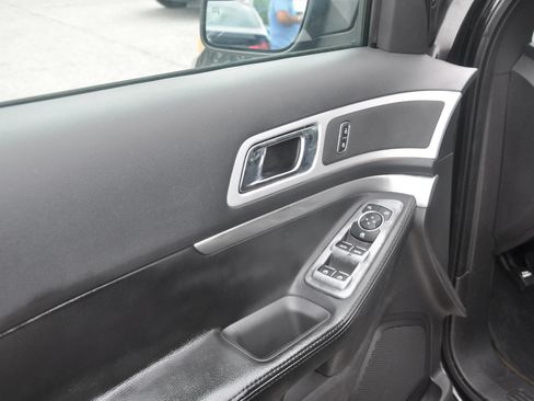 Used 2014 Ford Explorer XLT AWD/4WD image 20