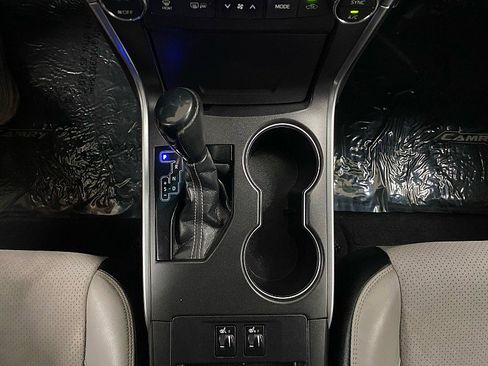 Used 2017 Toyota Camry XSE w/ Advanced Technology Package image 21