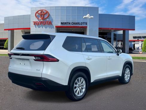 Used 2025 Toyota Grand Highlander AWD image 7