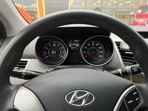 Used 2015 Hyundai Elantra SE FWD image 6