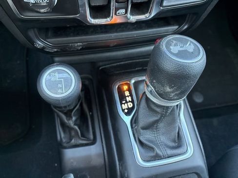 Used 2022 Jeep Wrangler Unlimited Sport image 29