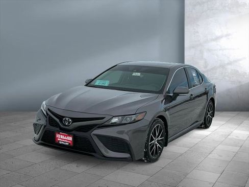 Certified 2024 Toyota Camry SE image 1