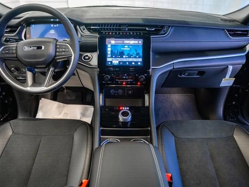 New 2025 Jeep Grand Cherokee image 19