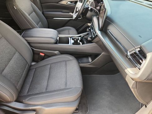 Certified 2025 Chevrolet Traverse LT FWD image 27