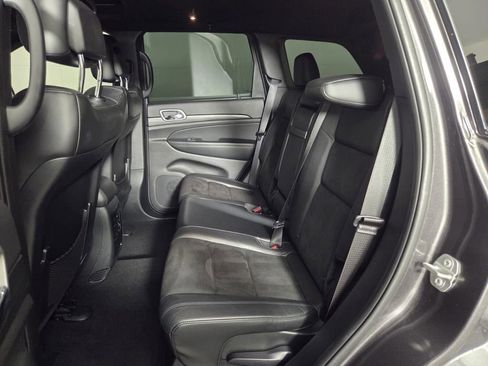 Used 2020 Jeep Grand Cherokee Laredo w/ Laredo X Package RWD image 24