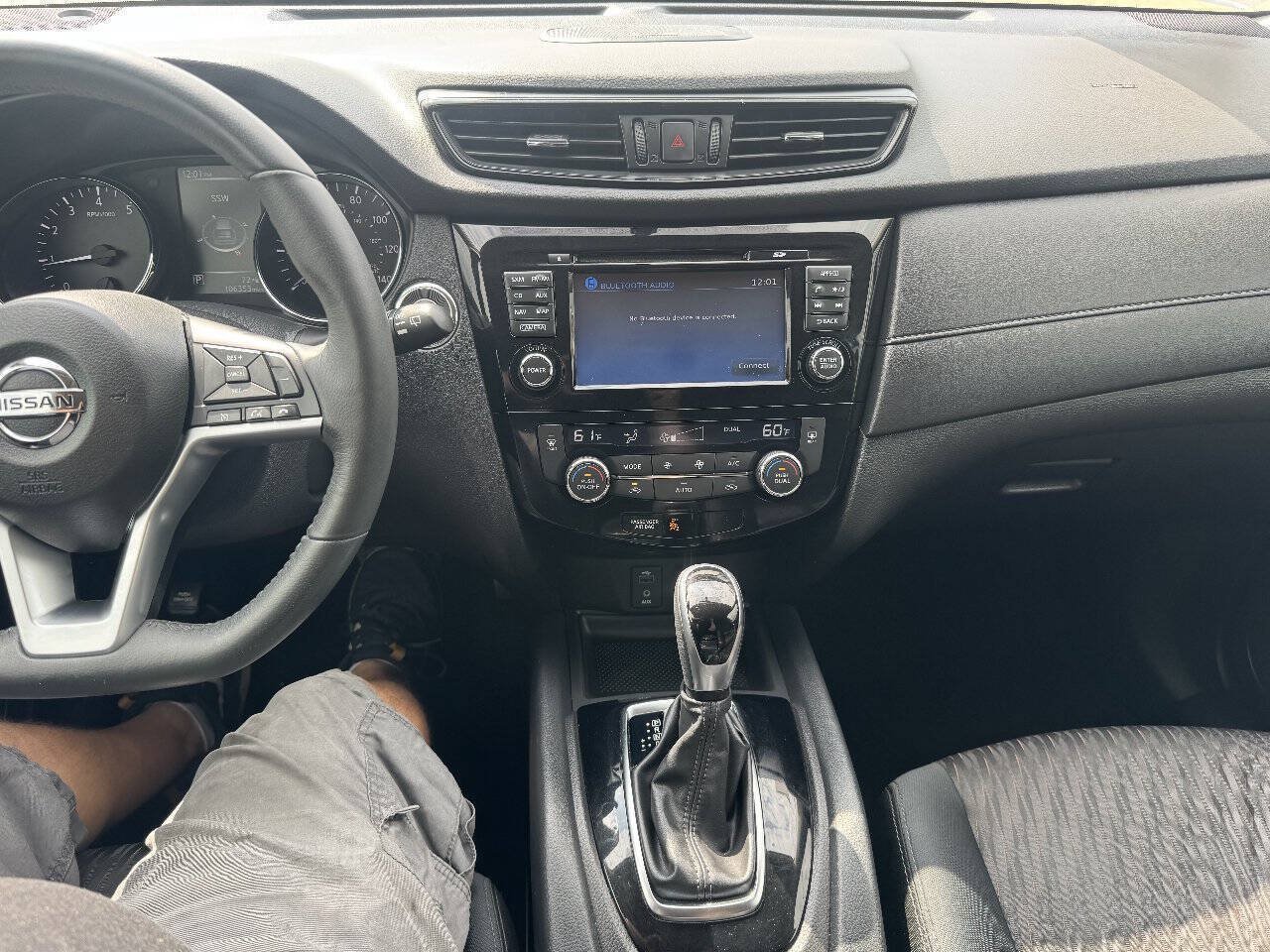 Used 2017 Nissan Rogue SV AWD/4WD image 16