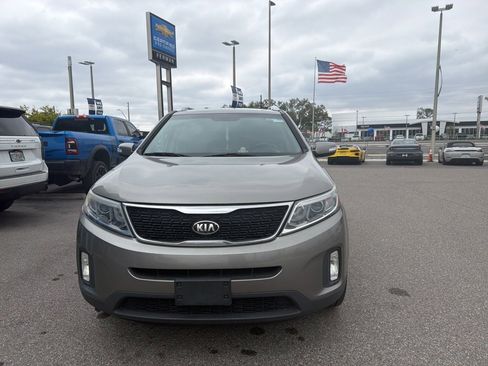 Used 2014 Kia Sorento LX image 16