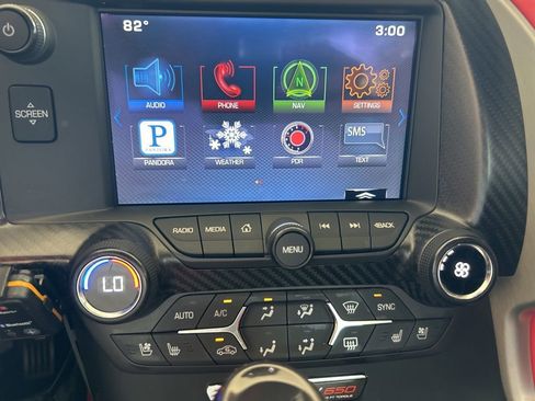 Used 2015 Chevrolet Corvette Z06 w/ 3LZ Preferred Equipment Group image 33