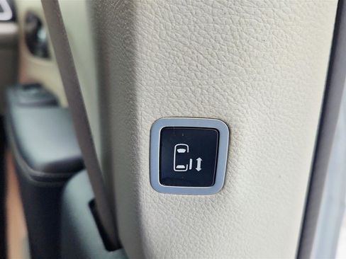 Used 2024 Chrysler Pacifica Touring-L image 22