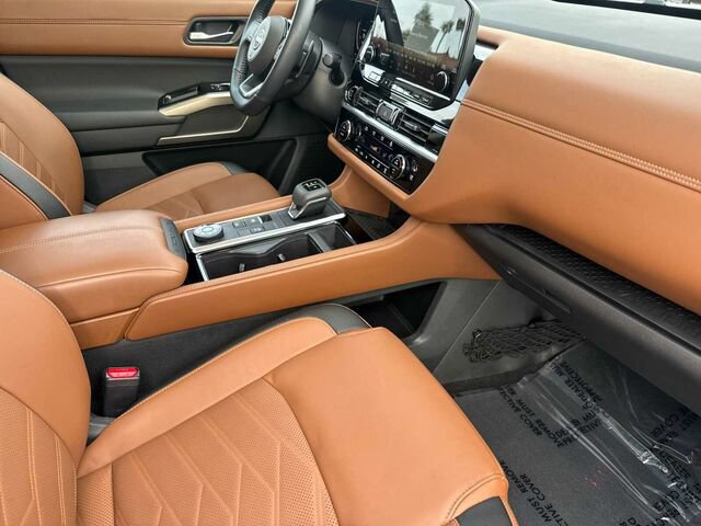 Used 2024 Nissan Pathfinder Platinum AWD/4WD image 19