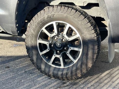 Used 2016 Toyota Tundra SR5 image 12