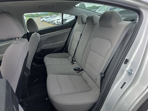 Used 2019 Hyundai Elantra SE FWD image 9