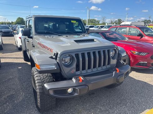 Used 2021 Jeep Gladiator Mojave w/ Dual Top Group AWD/4WD image 9