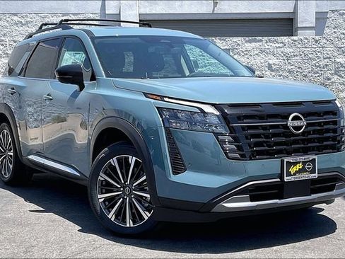 New 2026 Nissan Pathfinder Platinum FWD image 13