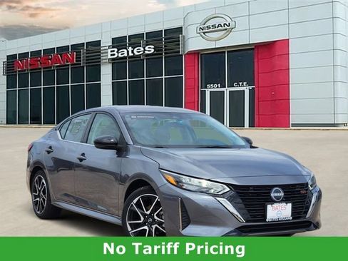 Used 2025 Nissan Sentra SR FWD image 1