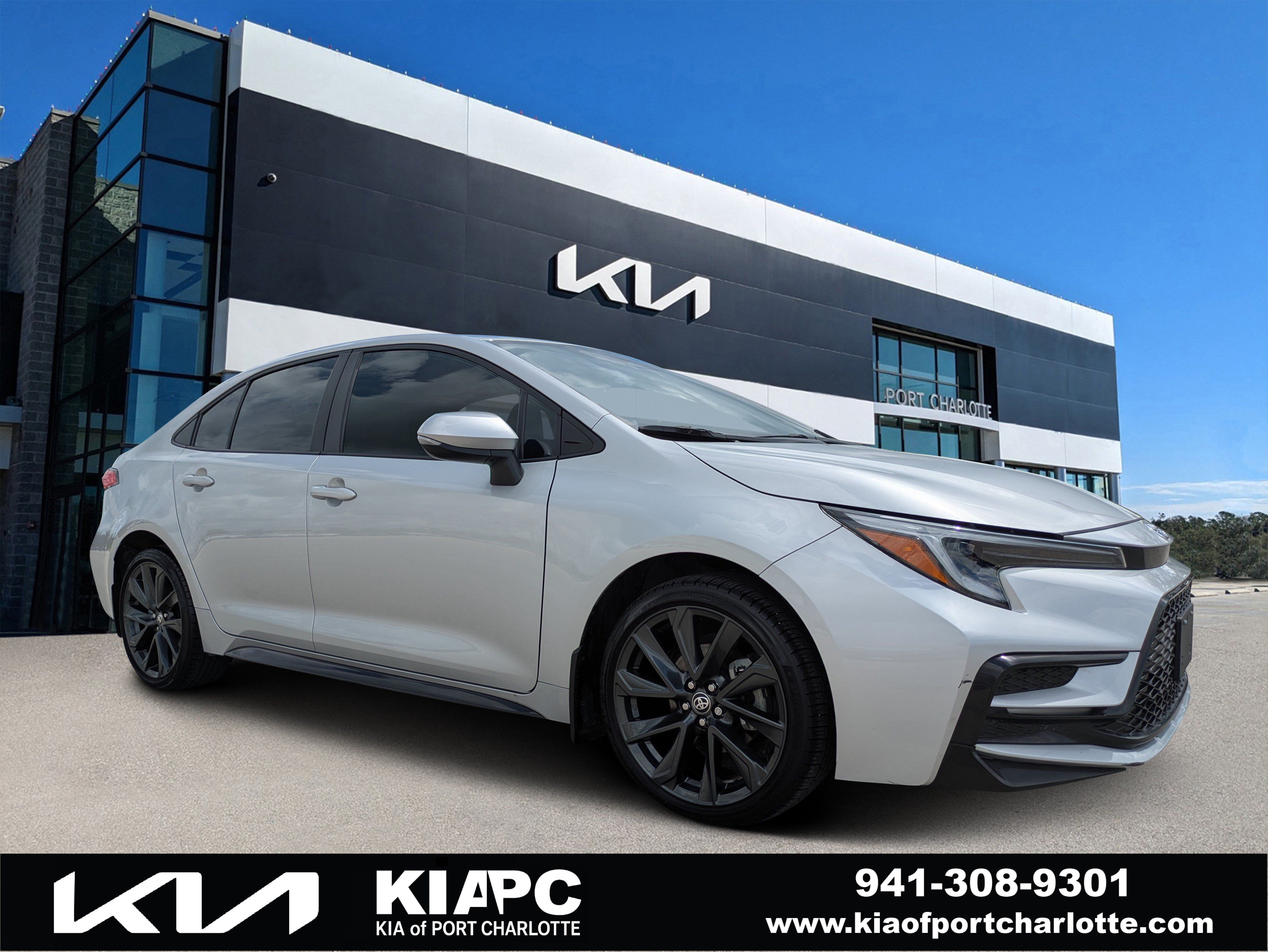 Used 2025 Toyota Corolla SE FWD image 1