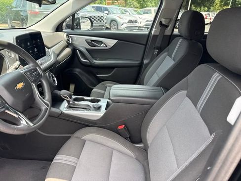 Used 2025 Chevrolet Blazer LT AWD/4WD image 9
